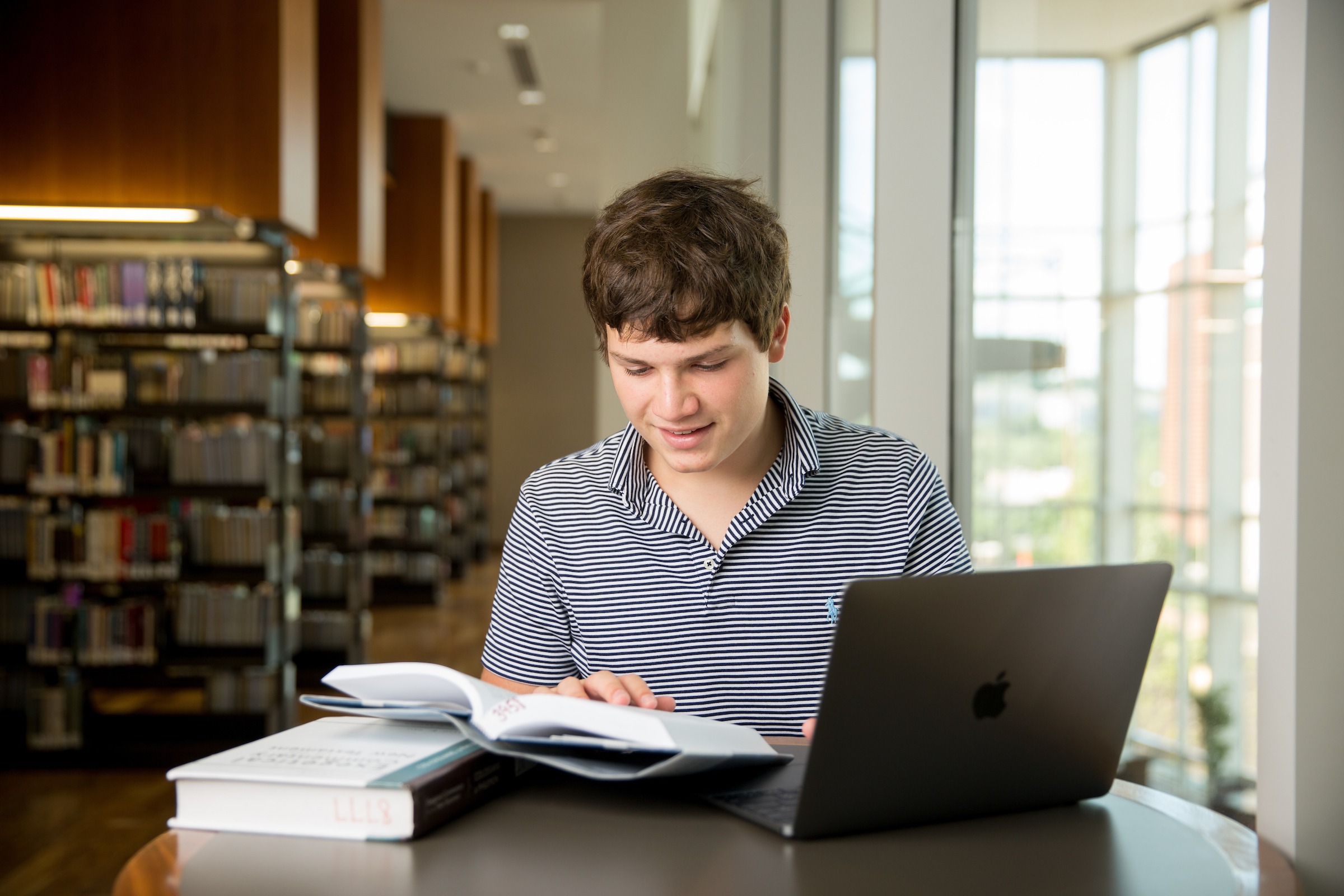 LUOA student working in library