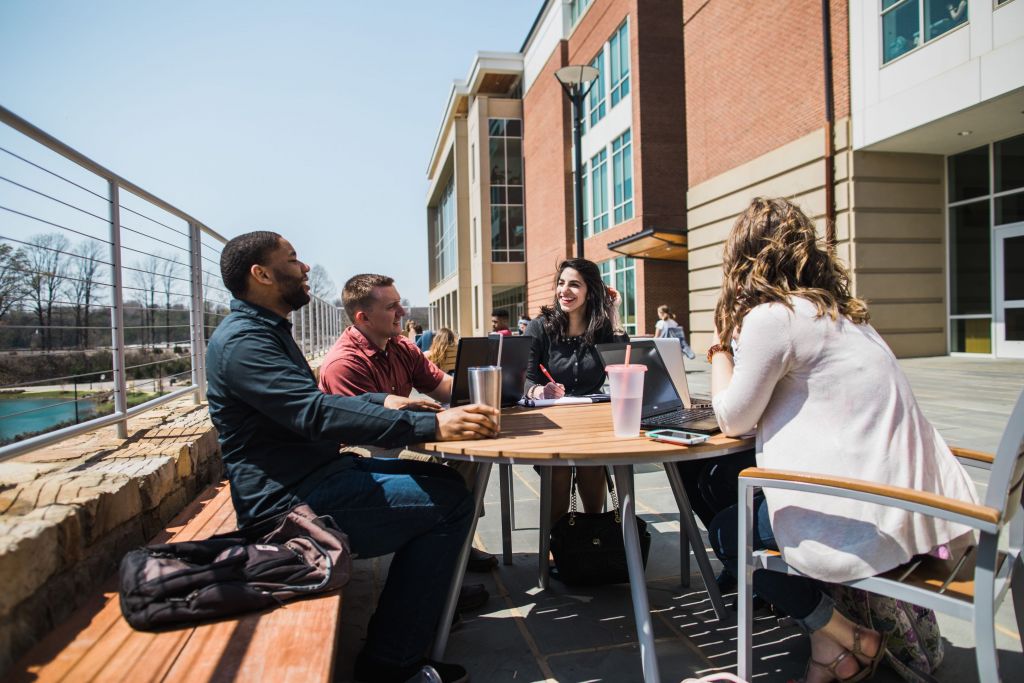 Become An RA (Resident Assistant)