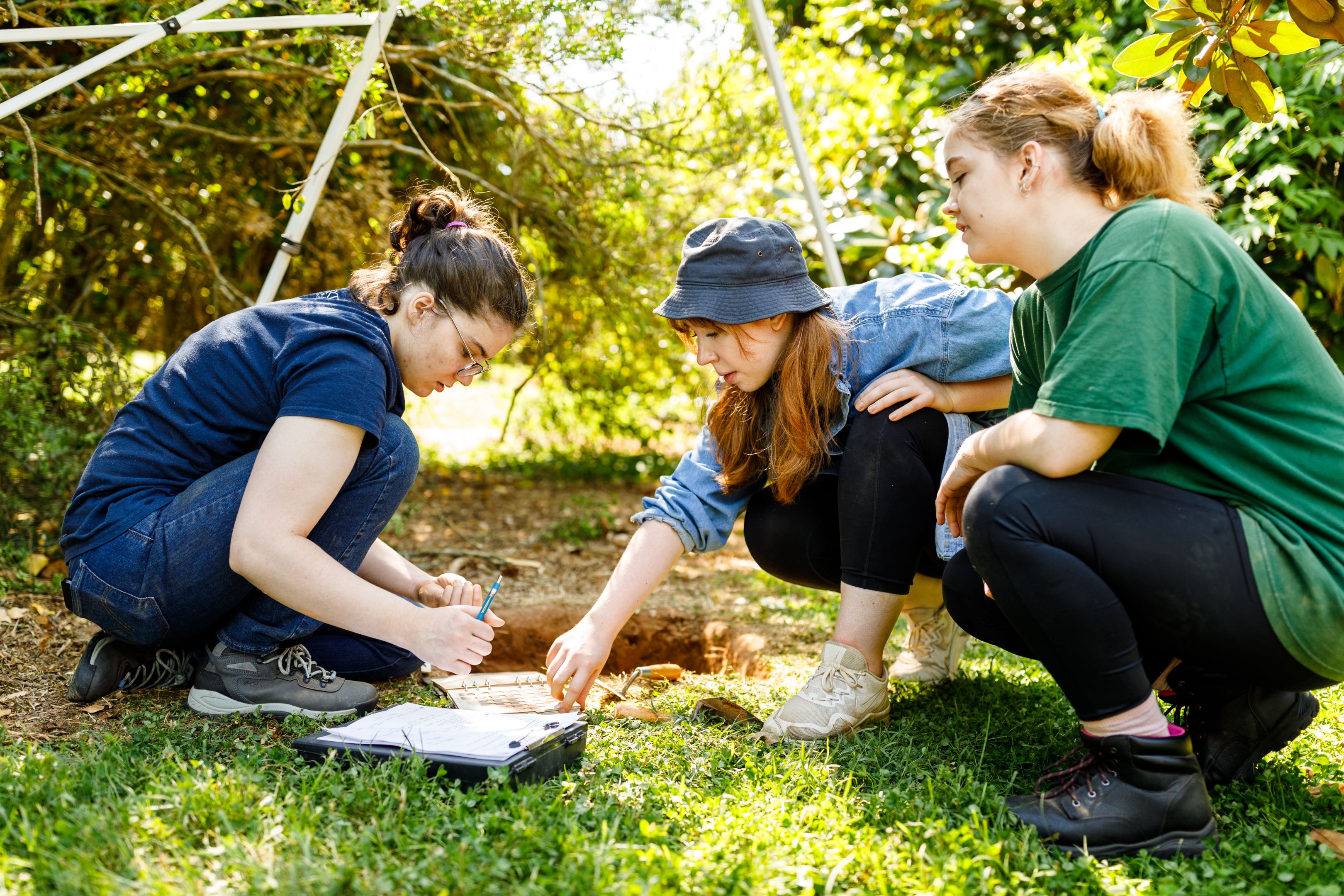 LU History Students participating in archeological dig  Liberty History Students