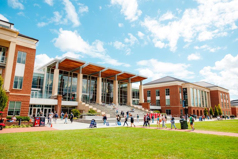 Tour Academic Lawn
